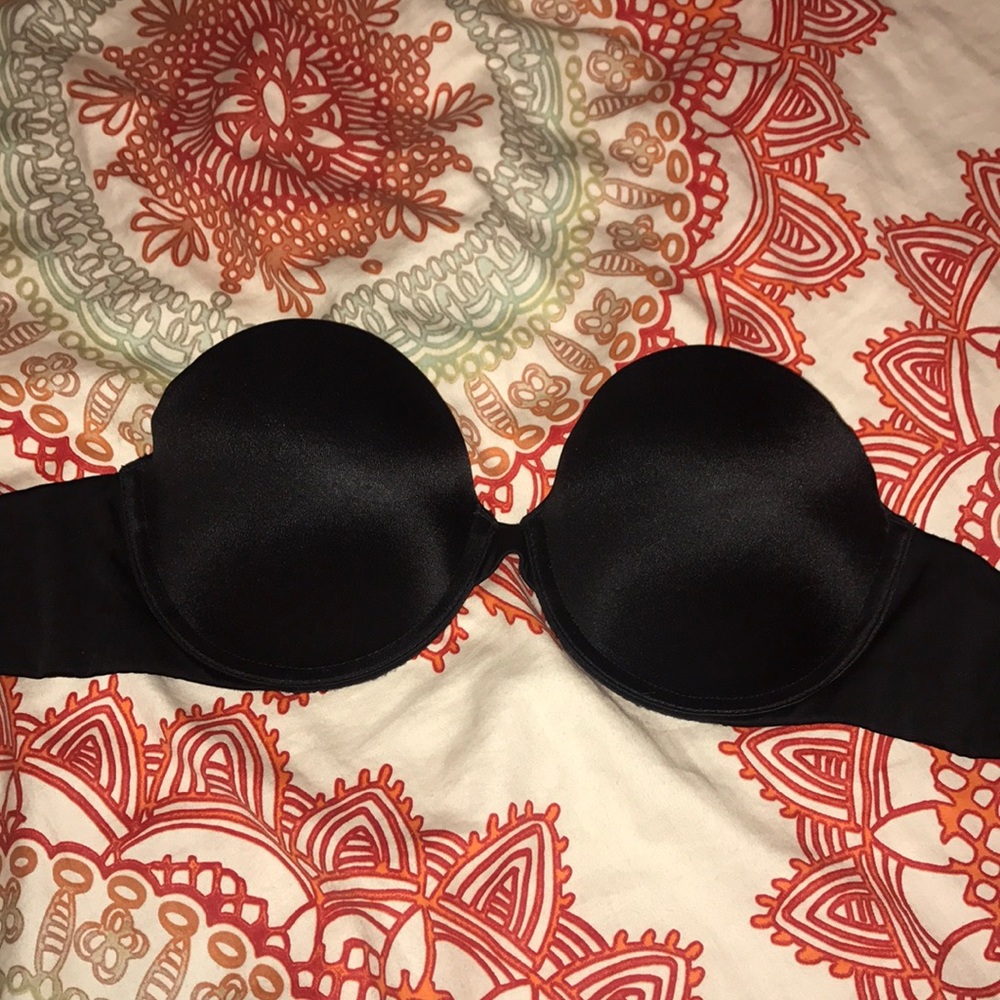 Black strapless push up bra